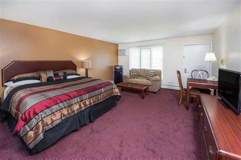 hotels in peculiar missouri